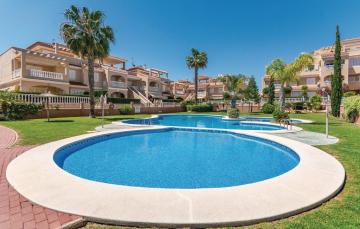 Pool ved feriebolig i Zeniamar